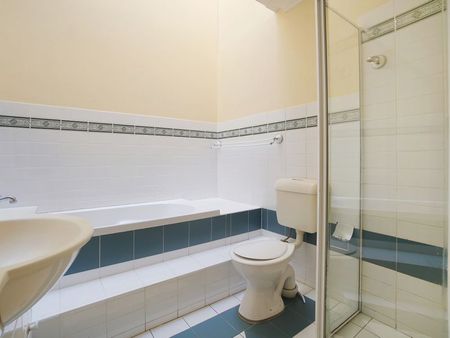 Generously Sized Three Storey Terrace - Photo 5