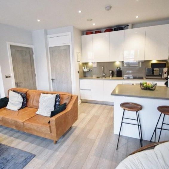 The Grove, Slough,SL1 - Photo 1