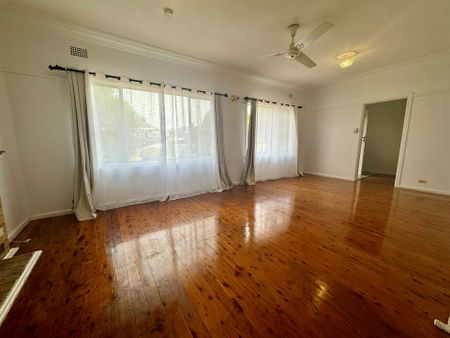 Three bedroom, family home - Photo 2