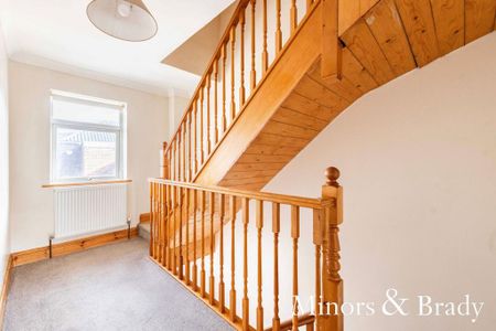 3 bedroom semi-detached house to rent - Photo 4