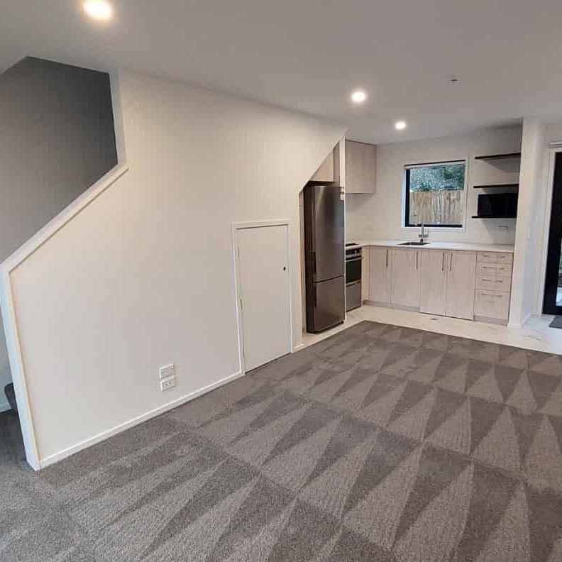 Modern One-Bedroom Townhouse – Prime Location - Photo 1