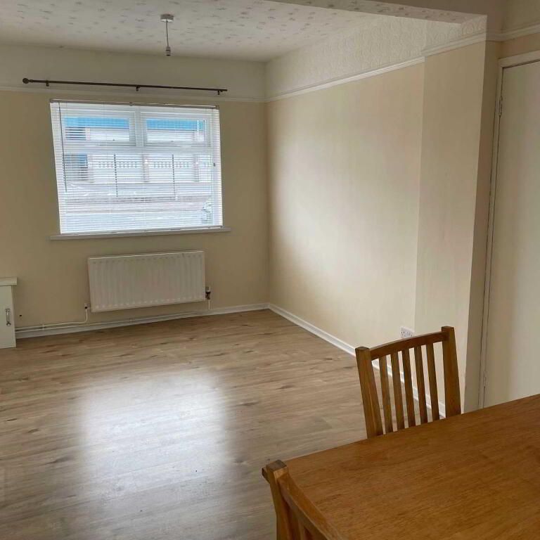 89 Circular Road, Larne, BT40 3AQ - Photo 1