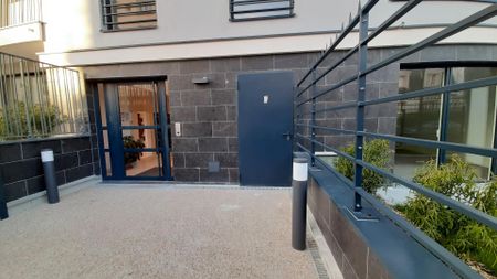 location Appartement T2 DE 43.4m² À BOURG LA REINE - Photo 3