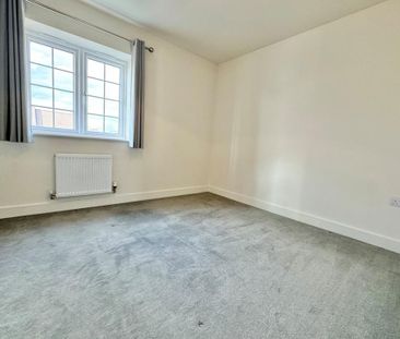 3 bedroom end of terrace house to rent - Photo 3