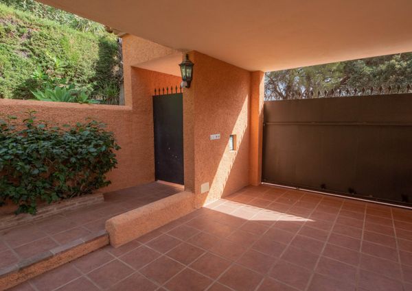 Stunning villa with private pool in Elviria next to golf course