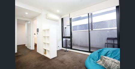 Partially furnished apartment in heart of Travancore - Photo 5