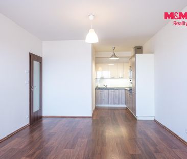 Pronájem bytu 2+kk 60 m², Hlučkova 813, Praha - Photo 2