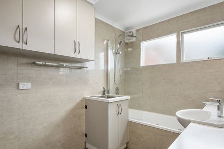 Immaculate Unit, Utilities Included - Photo 5