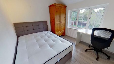 4 bedroom semi-detached house to rent - Photo 5