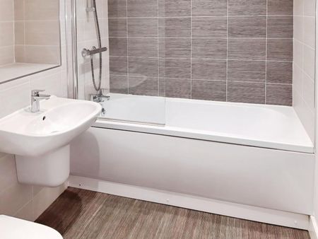 1 bedroom Flat To Let - Photo 4