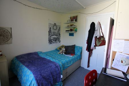 Room in a Shared House, Queens Park Road, BN2 - Photo 4