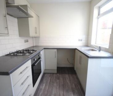 3 bedroom end of terrace house to rent - Photo 1