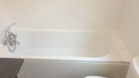 2 bedroom terraced house to rent - Photo 4