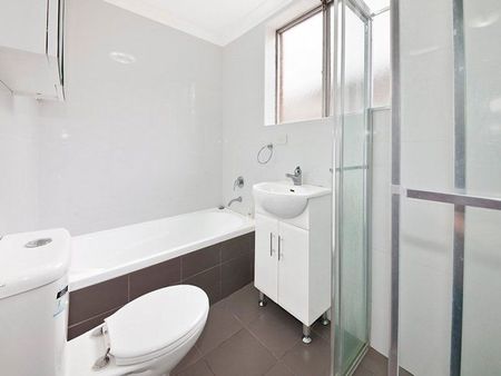 Renovated Two Bedroom Apartment - Photo 5