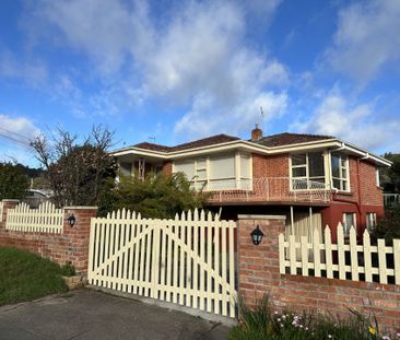 Feel at home, Living Here! - Photo 4