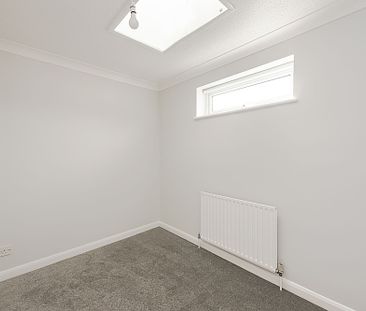3 bedroom house to rent, Available from 02/07/2024 - Photo 2