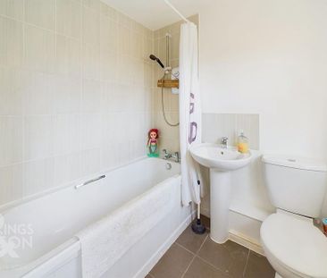 4 bedroom detached house to rent - Photo 4