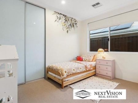 16 Topaz Way, Treeby - Photo 5