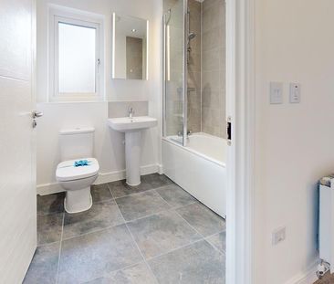 2 bedroom end of terrace house to rent - Photo 1