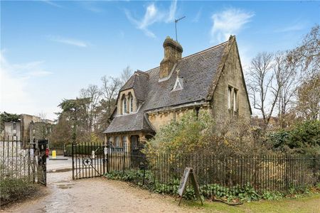 *GAS & ELECTRIC IS INCLUDED IN THE RENT* This two-bedroom detached home is situated on a highly desirable road. The property is offered un-furnished and a MUST see. - Photo 3