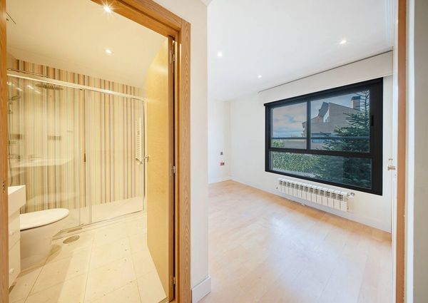 Luxury 6 bedroom Detached House for rent in Madrid, Spain