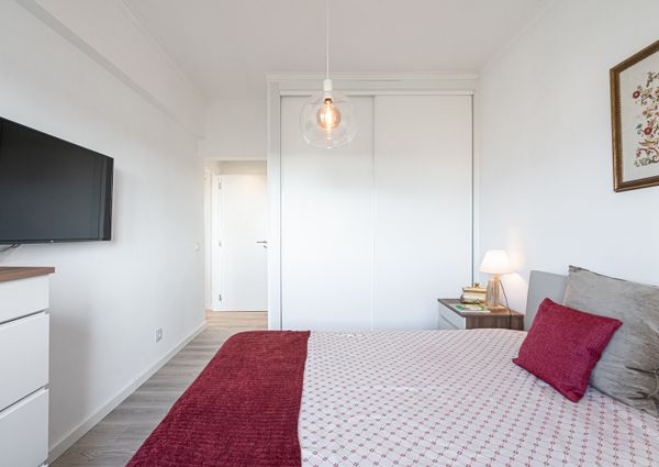 APARTAMENTO T3 MOBILADO EM CARNAXIDE