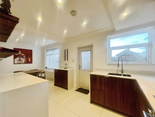 3 bedroom terraced house to rent - Photo 1