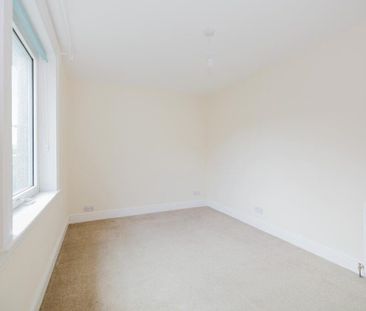 2 bedroom semi-detached house to rent - Photo 6