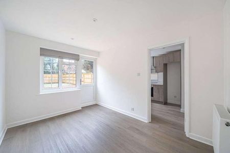 Triggs Close, Woking, Surrey, GU22 - Photo 3