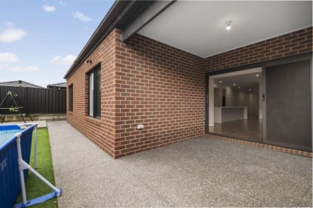 Stunning Family Home in Unbeatable Location! - Photo 4