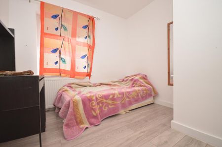 4 bedroom semi-detached house to rent - Photo 5