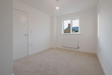 4 bedroom semi-detached house to rent - Photo 4