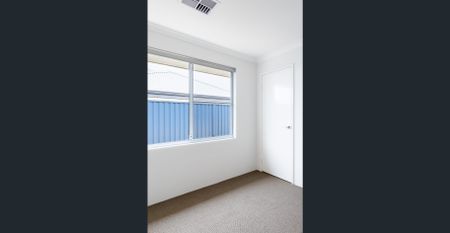 Spacious 4-Bedroom Home in a Dual key house with Natural Light and Modern Amenities - Photo 4