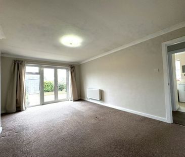 Bungalow to rent on - Photo 2