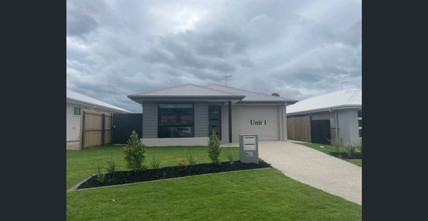 Near new 3 bedroom duplex in new estate - Photo 1