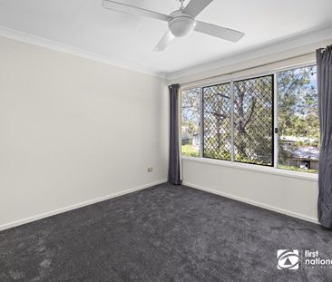 NEWLY RENOVATED THREE BEDROOM TOWNHOUSE IN THORNESIDE - Photo 2