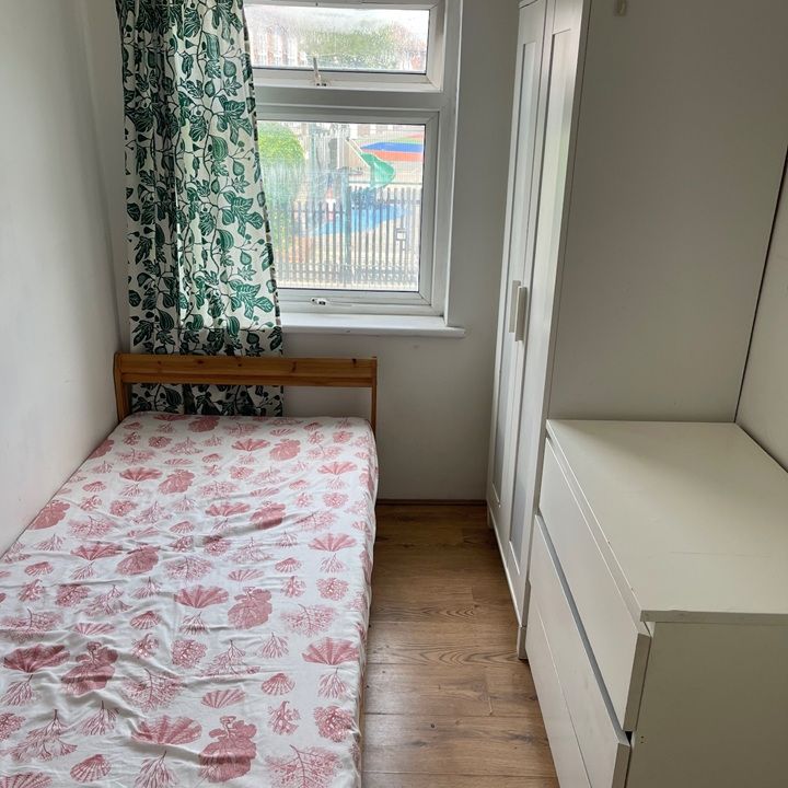 Room in a Shared House, Barclay Road, E13 - Photo 1