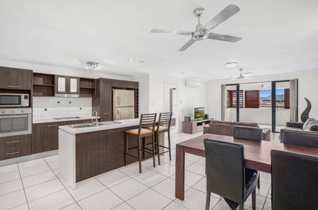 Modern top floor furnished unit close to town!! - Photo 2