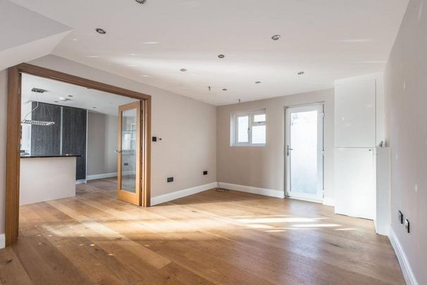 4 bedroom terraced house to rent - Photo 1