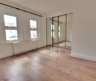 Kings Avenue, Watford - Photo 1