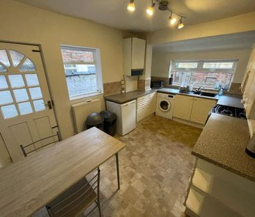 4 bedroom terraced house to rent - Photo 6