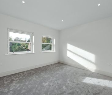 5 bedroom semi-detached house to rent - Photo 2
