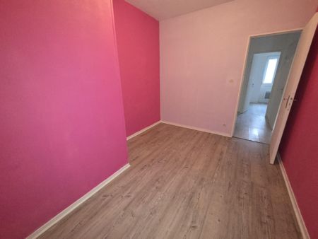 Location Appartement 4 pièces 75m² LE CREUSOT 71200 - Photo 4