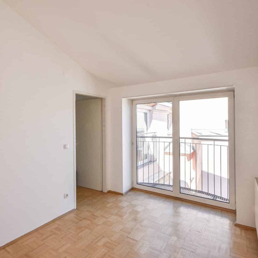 Helle 3-Zimmer-Dachgeschoß-Wohnung mit Blick auf die Votivkirche - Photo 1