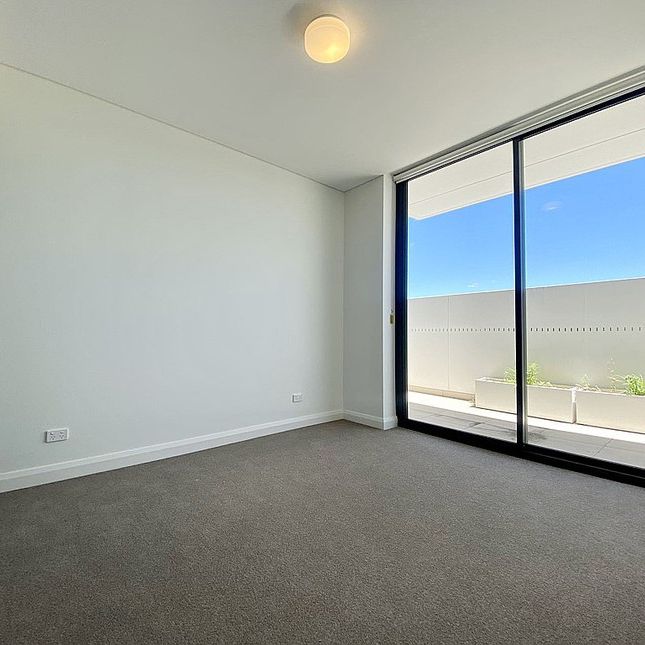 Near NEW Stunning 2 Bedrooms 2 Bathroom Plus Study Apartment Short Stroll to Granville Train Station - Photo 1