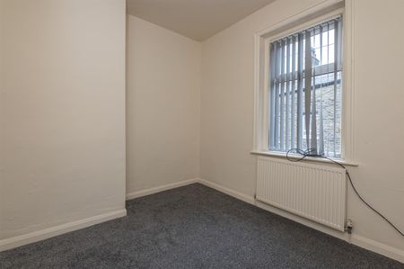 2 bed terraced house to rent in Claremont Street, Sowerby Bridge - Photo 3