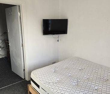 Room in a Shared House, Coberley Road, BS15 - Photo 5