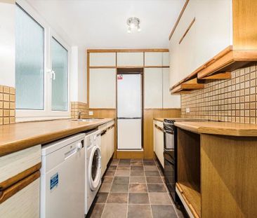 3 bedroom flat to rent - Photo 4