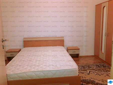 INCHIRIERE APARTAMENT CU 3 CAMERE PIATA ROMANA 600 euro - Fotografie 2