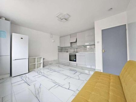 Cranbrook Road, Ilford, IG6 - Photo 5